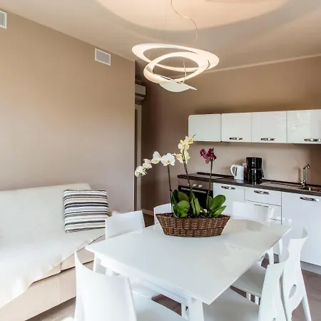 Iris E Girasole By Interhome
